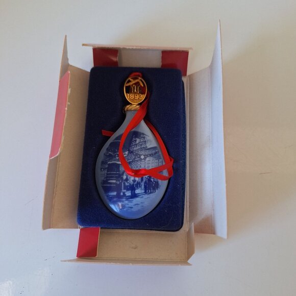 VINTAGE 1993 BING & GRONDAHL ANNUAL BLUE PORCELAIN CHRISTMAS DROP ORNAMENT - Picture 3 of 14